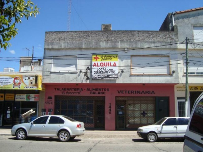 Venta locales escobar con vivienda. Vista frente