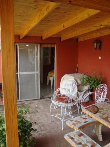 Venta casa en Escobar en pesos, con quincho abierto con parrilla