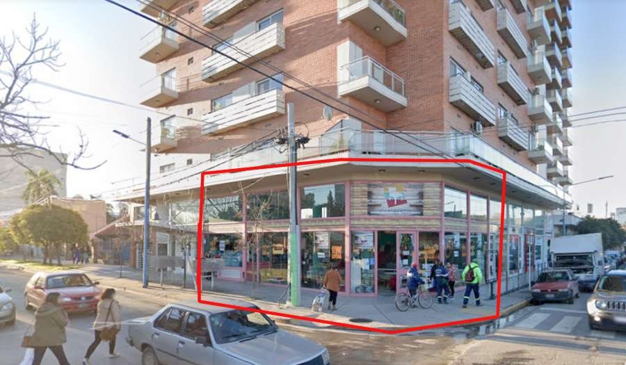 Alquiler importante esquina comercial en Escobar