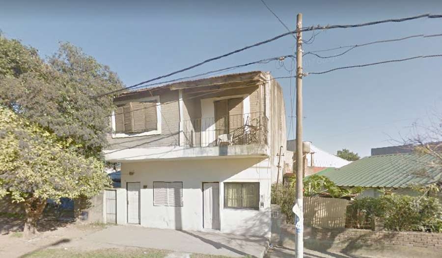 Venta casa dos plantas sobre asfalto escobar boulevard 9 de julio